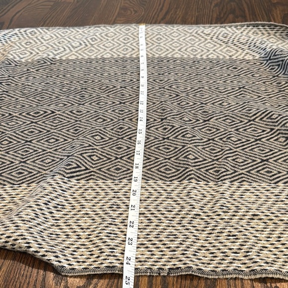 GAP Geometric Knit Scarf in Black and Cream - Picture 3 of 3